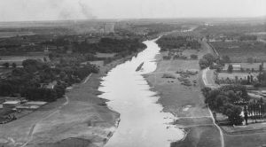 1955-1965 CYRYL widok na most z następnego mostu dziś Królowej Jadwigi ,wówczas Marchlewskiego